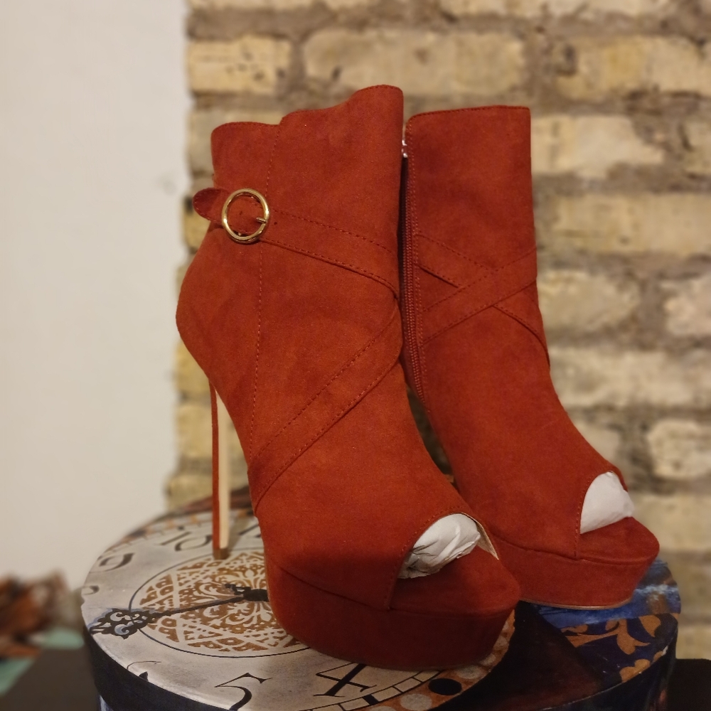 Women's Peep Toe Suede Ankle Boots - Red